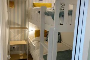 a white bunk bed in a small room at Sainte-Cécile La Cabine Chic 4 personnes in Camiers