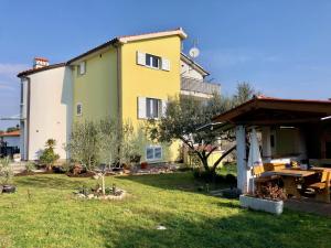 Gallery image of Goldfinch Estate in Banjole
