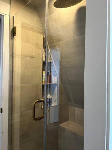Ένα μπάνιο στο Park City Serenity Spa Cabin