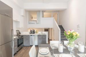 A cozinha ou cozinha compacta de Parc Avenue Residences Mile End