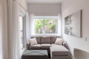 Uma área de estar em Parc Avenue Residences Mile End