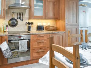Een keuken of kitchenette bij Breuddwydion Cymru welsh Dreams