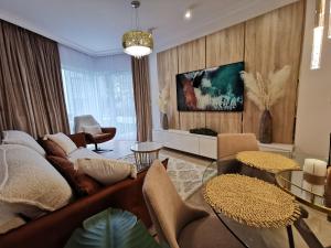 Televízia a/alebo spoločenská miestnosť v ubytovaní Gold Apartment B29 Let's Sea Baltic Park Gąski