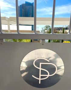 a sign with the letter b on a window at Luxueux Studio Neuf - Frontière Monaco - Piscine - Parking privé in Monte Carlo