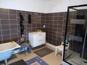 Chambres d'hôtes proche d'Epinal, Vosges 88270 tesisinde bir banyo