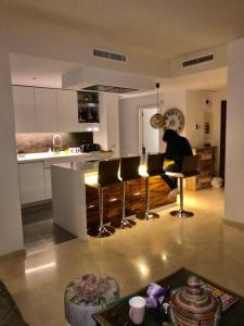 Kuchnia lub aneks kuchenny w obiekcie Alcazaba Blue Lagoon 3 bedroom, Ground floor Apartment
