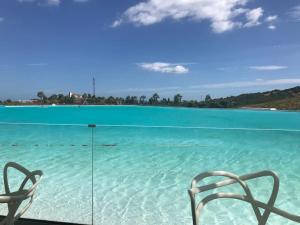 Basen w obiekcie Alcazaba Blue Lagoon 3 bedroom, Ground floor Apartment lub w pobliżu