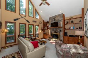 a living room with a couch and a fireplace at Laurel Lodge At Last in Townsend