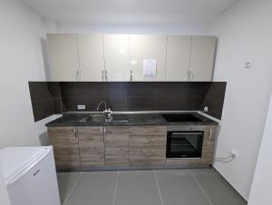 Kuchyň nebo kuchyňský kout v ubytování APARTMAN Verona