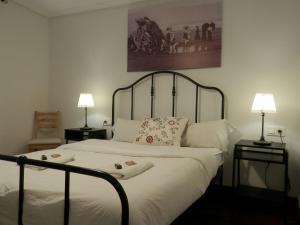 a bedroom with two beds and two lamps on tables at Taosa - ONGI ETORRI in Zumaia