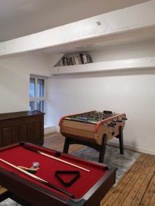 a room with a ping pong table and a pool table at LEBAS-LADIN in Lison