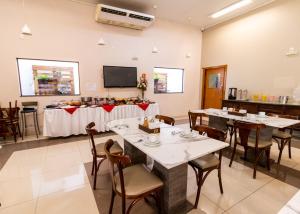 Μια τηλεόραση ή/και κέντρο ψυχαγωγίας στο Hotel Alegrete