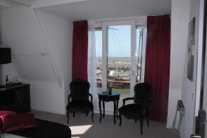 Posezení v ubytování Hotel Zeezicht