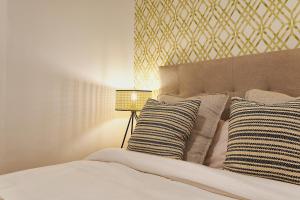 A bed or beds in a room at Shine City Center