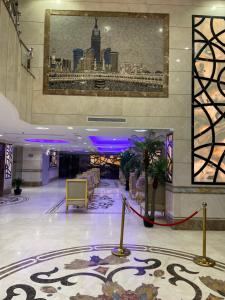 Majoituspaikan فندق واحة الفارس 0 توصيل للحرم مجاناً aula tai vastaanotto