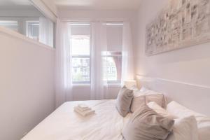 Cama ou camas em um quarto em Parc Avenue Residences Mile End