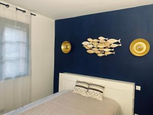 Łóżko lub łóżka w pokoju w obiekcie Appart spacieux ,lumineux ,proche des plage , piscine