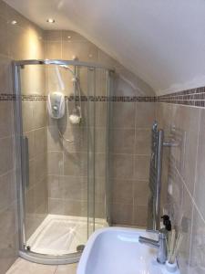 Et badeværelse på Holiday home in Falcarragh, Gortahork, Donegal