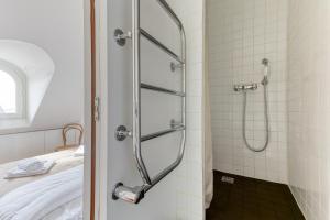 Un baño de Studio Cocoon with View in the Heart of Paris 09