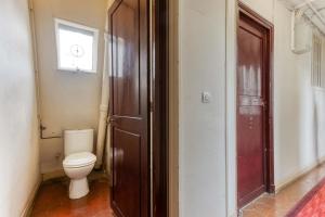 Un baño de Studio Cocoon with View in the Heart of Paris 09