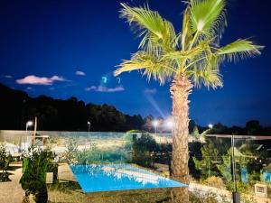 Bazén v ubytovaní Sea Hills semidetached Luxury Villa alebo v jeho blízkosti