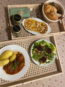 Jedlo v ubytovaní bed & breakfast alebo blízkom okolí