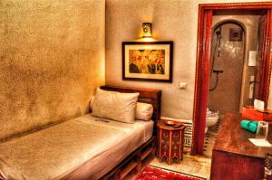Postel nebo postele na pokoji v ubytování Riad Arabic House & Spa