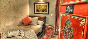 Postel nebo postele na pokoji v ubytování Riad Arabic House & Spa