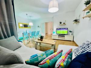 Telewizja i/lub zestaw kina domowego w obiekcie Bungalow in San Juan Playa
