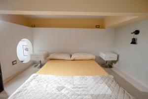 A bed or beds in a room at Green House Morin - San Pietro