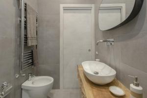 A bathroom at Green House Morin - San Pietro