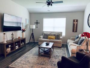 a living room with a couch and a table at Cheerful three-bedroom home in San Antonio