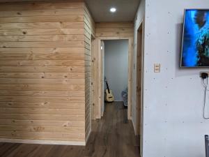 TV a/nebo společenská místnost v ubytování Cabaña Coigües Balneario Punta de Lapas