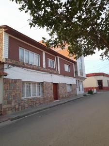 a building on the side of a street at Preciosa Casa Centrica y Acogedora in Tarija