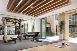 The fitness centre and/or fitness facilities at Locale Menlo Park