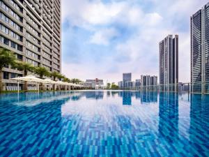 Bazén v ubytování Genpla Hotel Shenzhen Nanshan nebo v jeho okolí + 27 fotografií
