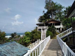 Imagen de la galería de Long Beach Garden, en Kampung Kuala Besut 33 fotos más