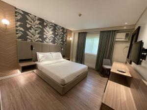 Postel nebo postele na pokoji v ubytování Luisita Central Park Hotel