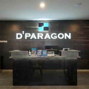 Sijil, anugerah, tanda atau dokumen lain yang dipamerkan di DParagon Jakarta Timur