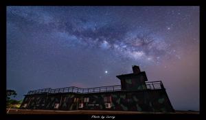 北竿06聚點 06 Gather Point的天空中流露出乳白色的建筑