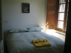 a bed with two towels sitting on top of it at Palazzo Guicciardi in San Bernardo