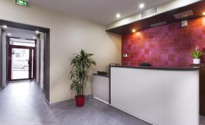 Gallery image of H&ocirc;tel des Pavillons in Paris