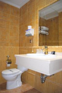 Ett badrum på Hostal Mesón Arboleas