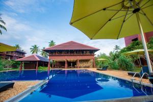Bazén v ubytování Celestia Ayurveda Resort nebo v jeho okolí