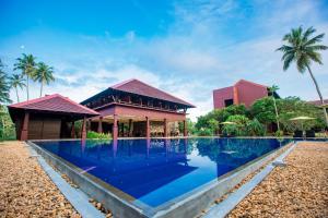 Bazén v ubytování Celestia Ayurveda Resort nebo v jeho okolí