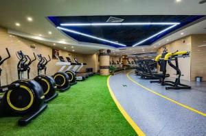 Fitness centrum a/nebo fitness zařízení v ubytování Beijing Yasmine Seasons Park Apartment Hotel