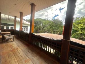 Une Jai Place เรือนอุ่นใจ的阳台或露台