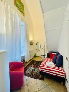 een woonkamer met een bank en een stoel bij ALMA de TemplarsF Home- Loft with sea view and Terrace in Napels