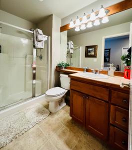 a bathroom with a toilet and a sink and a shower at Lucy’s Elegant & Cozy House in Sammamish