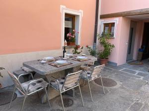 a table and chairs sitting on a patio at casa FABBRO in Avegno